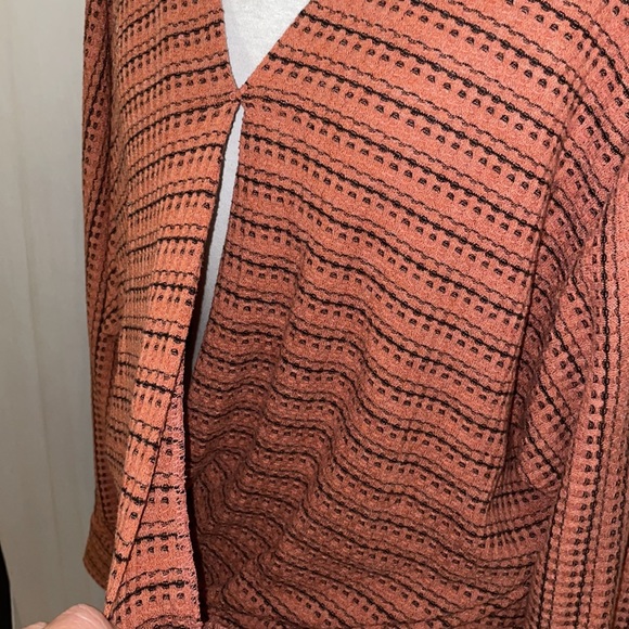 Daytrip Kimono Sleeve Waffle Weave Wrap Medium - Picture 3 of 10